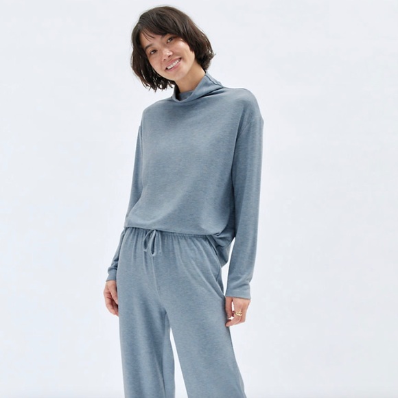 Aritzia- Wilfred Free - Free Lounge Cropped Sweatpant - Picture 1 of 4